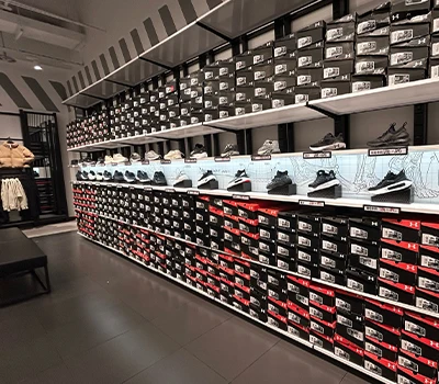 Transforming Footwear Retail: Märken som Adidas, Clarks, SKECHERS, ANTA, FILA, Asics gör detta.